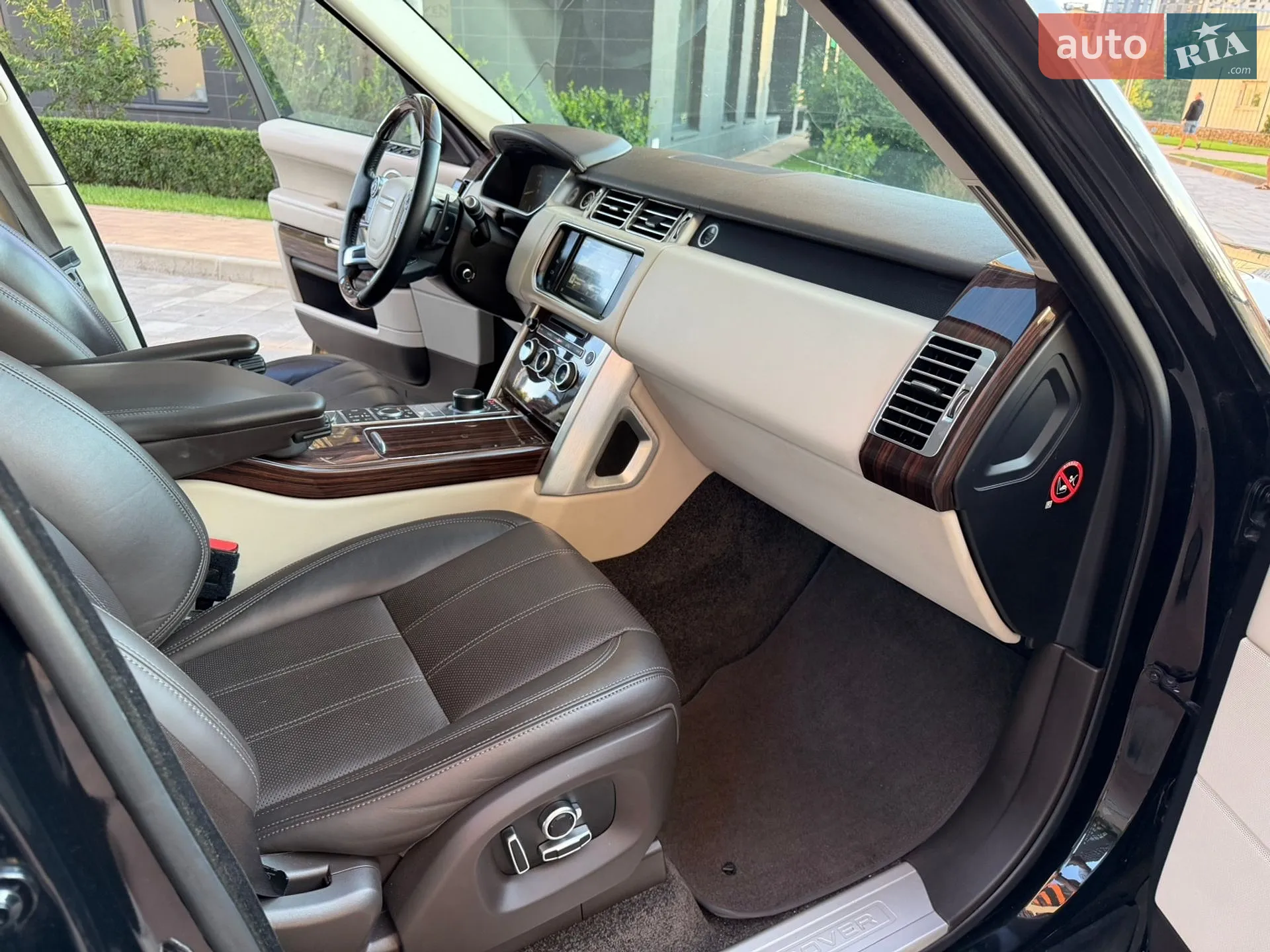 2016 Land Rover Range Rover - мініатюра 32