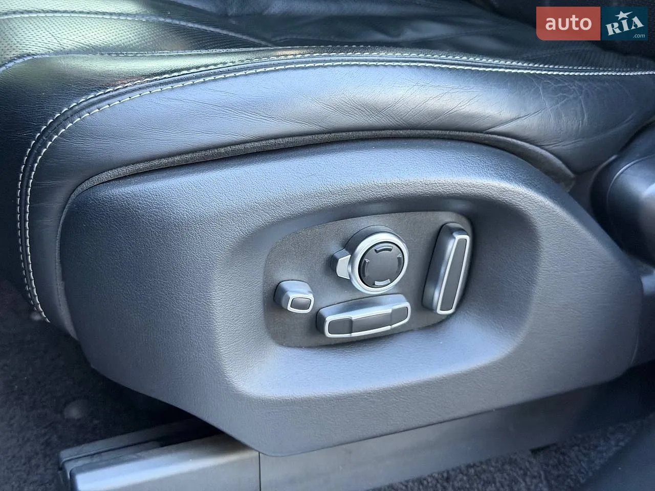 2016 Land Rover Range Rover - мініатюра 31