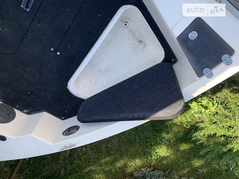 Катер Larson Cabrio 2011 в Запорожье