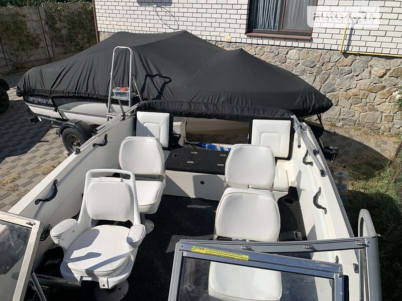 Катер Larson Cabrio 2011 в Запорожье