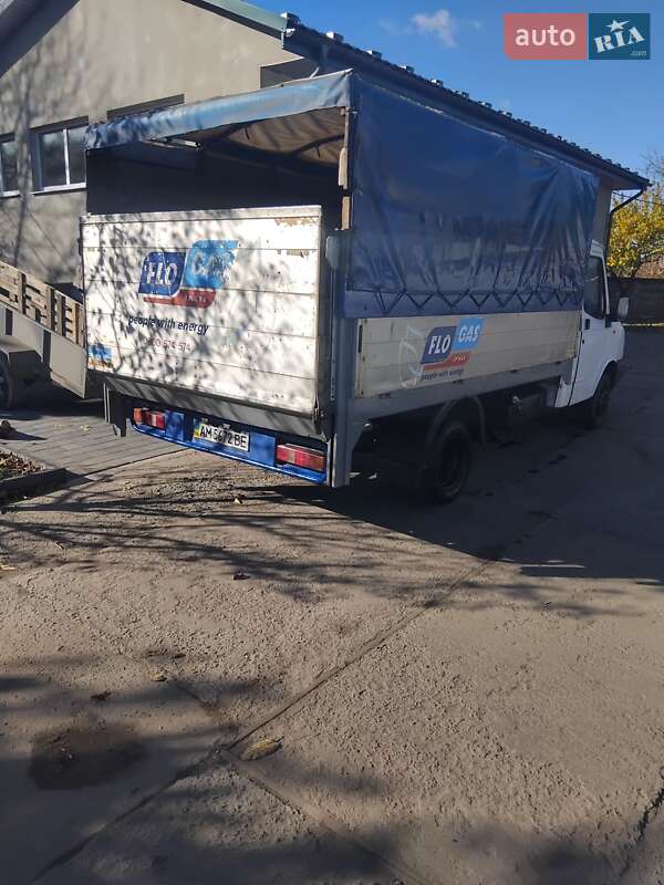 Для перевезення тварин LDV Convoy 2004 в Теофіполі