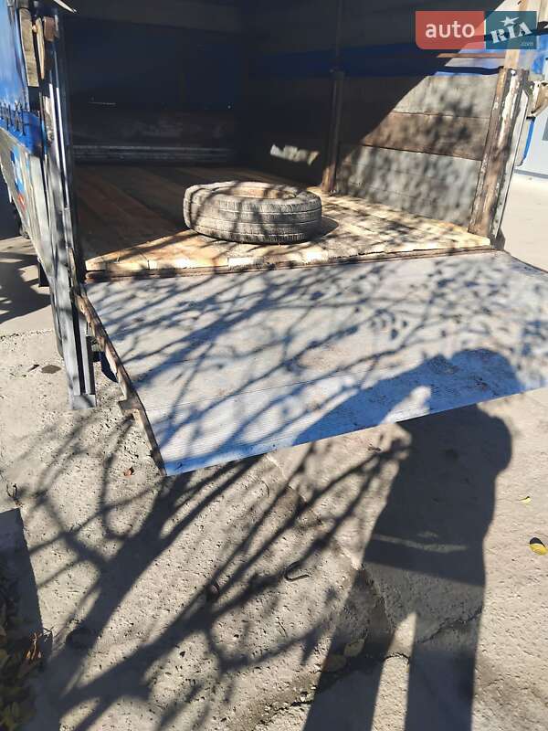 Для перевезення тварин LDV Convoy 2004 в Теофіполі