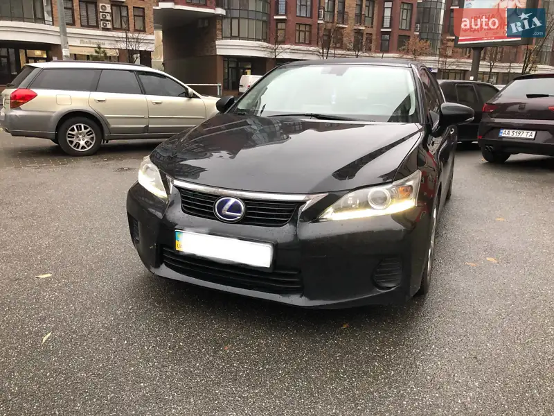 Хетчбек Lexus CT 2011 в 