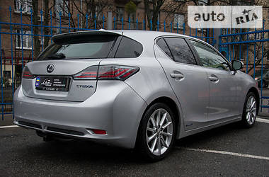 Хетчбек Lexus CT 2011 в 