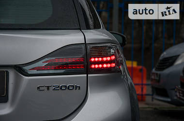 Хетчбек Lexus CT 2011 в 