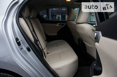 Хетчбек Lexus CT 2011 в 
