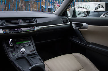 Хетчбек Lexus CT 2011 в 