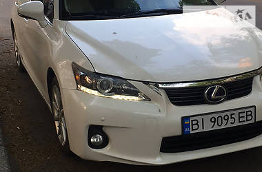 Хетчбек Lexus CT 2011 в 