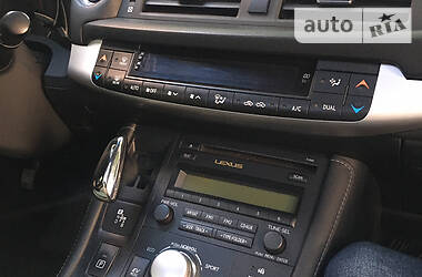 Хетчбек Lexus CT 2011 в 