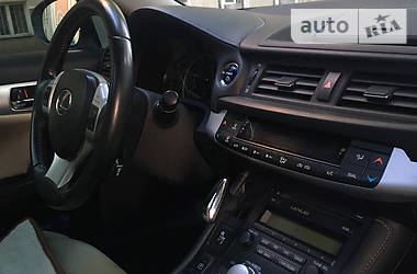 Хетчбек Lexus CT 2011 в 