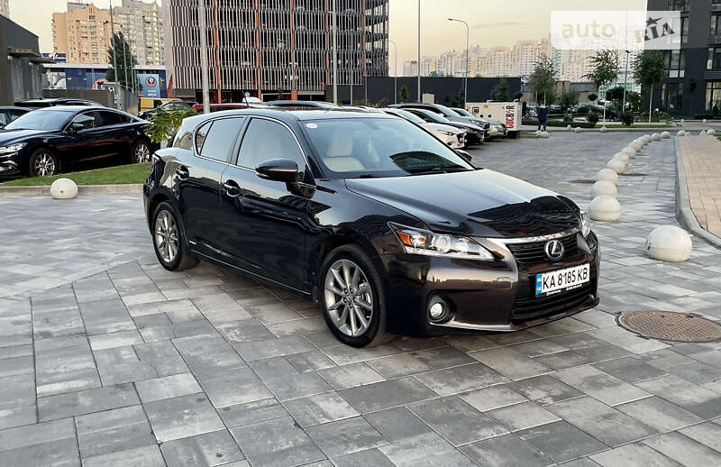 Хэтчбек Lexus CT 2012 в 