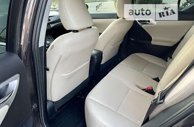 Хэтчбек Lexus CT 2012 в 