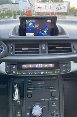 Хэтчбек Lexus CT 2012 в 