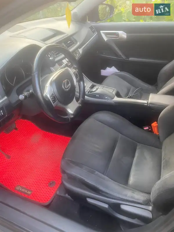 Хетчбек Lexus CT 2011 в 