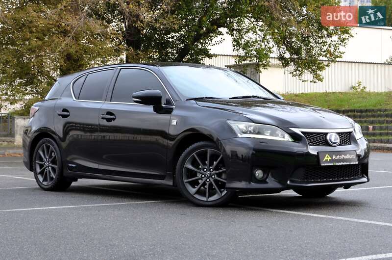Хэтчбек Lexus CT 2012 в 
