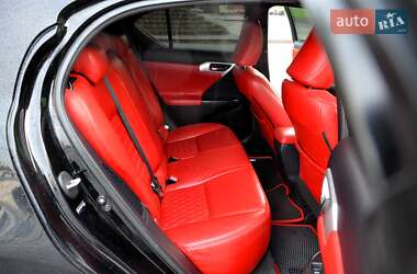 Хэтчбек Lexus CT 2012 в 