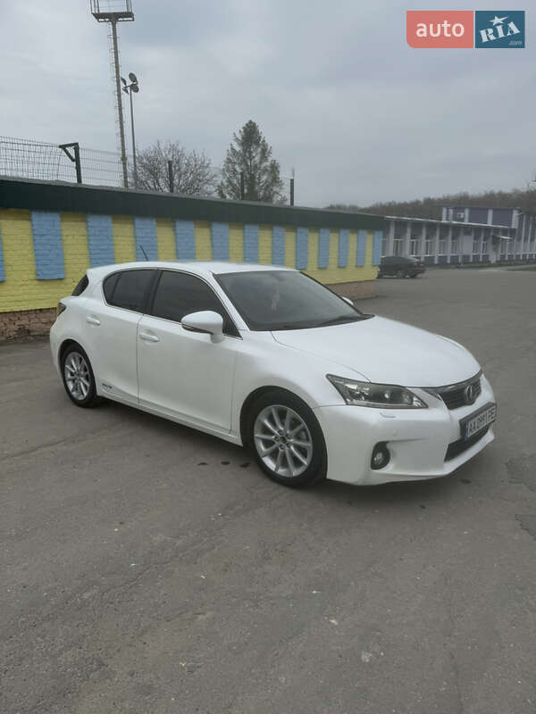 Хэтчбек Lexus CT 2011 в Волочиске