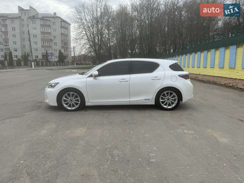 Хэтчбек Lexus CT 2011 в Волочиске