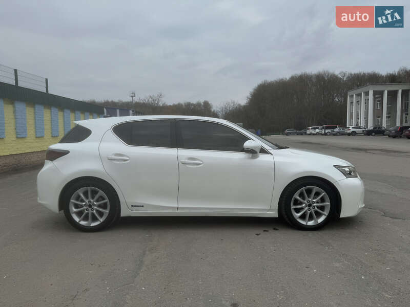 Хэтчбек Lexus CT 2011 в Волочиске