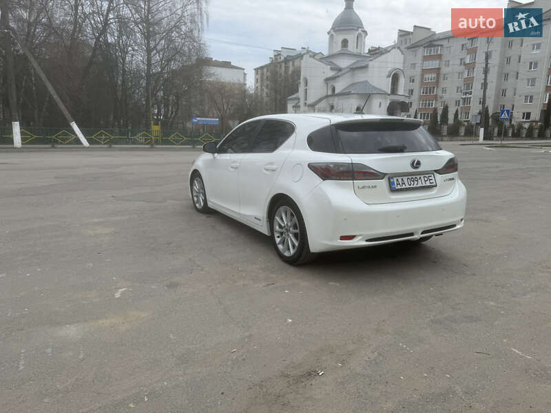 Хэтчбек Lexus CT 2011 в Волочиске
