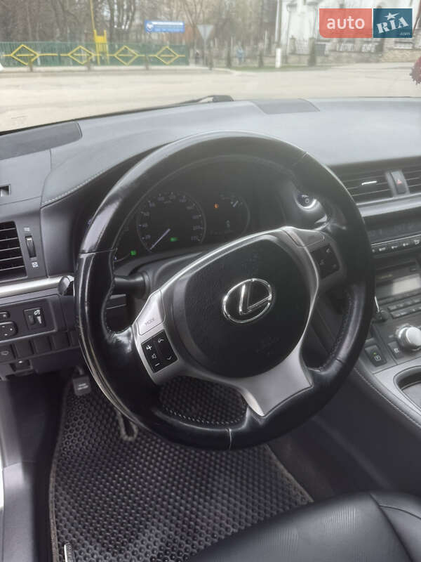 Хэтчбек Lexus CT 2011 в Волочиске