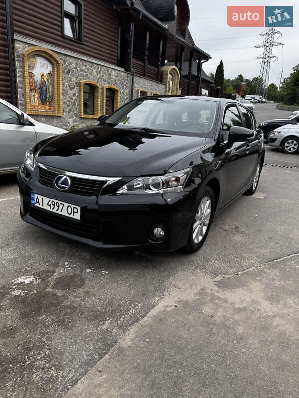 Хэтчбек Lexus CT 2011 в 