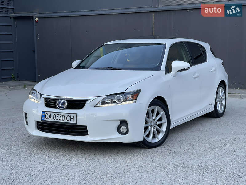Хэтчбек Lexus CT 2012 в 