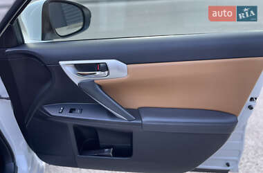 Хэтчбек Lexus CT 2012 в 