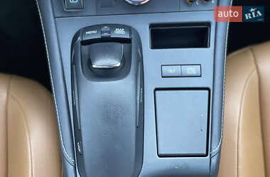 Хэтчбек Lexus CT 2012 в 