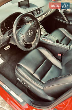 Хэтчбек Lexus CT 2014 в 