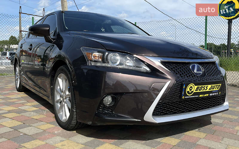 Хетчбек Lexus CT 2012 в 