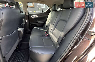 Хетчбек Lexus CT 2012 в 