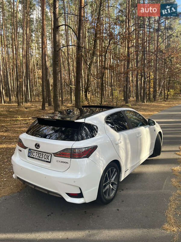 Хэтчбек Lexus CT 2015 в Киеве