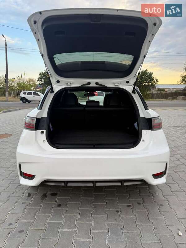 Хэтчбек Lexus CT 2014 в Южноукраинске