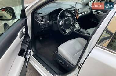 Хэтчбек Lexus CT 2011 в 