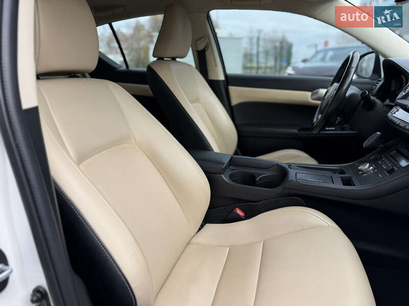 Хэтчбек Lexus CT 2015 в Киеве