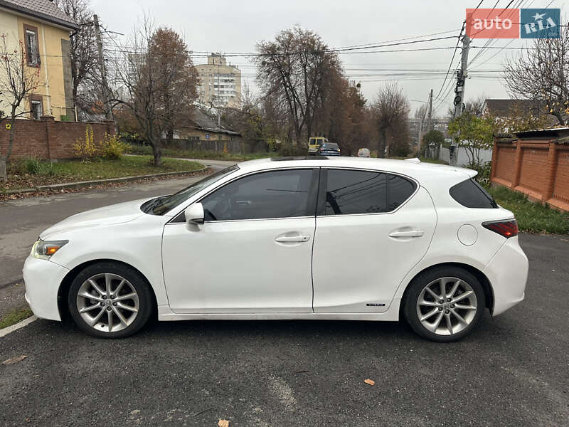 Хэтчбек Lexus CT 2012 в Киеве