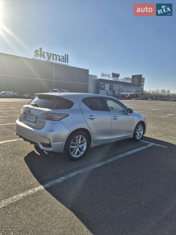 Хэтчбек Lexus CT 2015 в Киеве