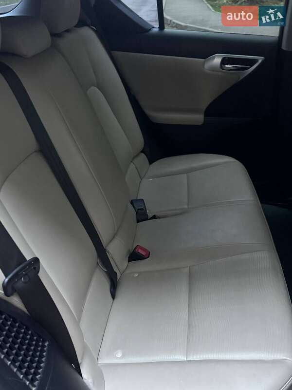 Хэтчбек Lexus CT 2012 в Мукачево