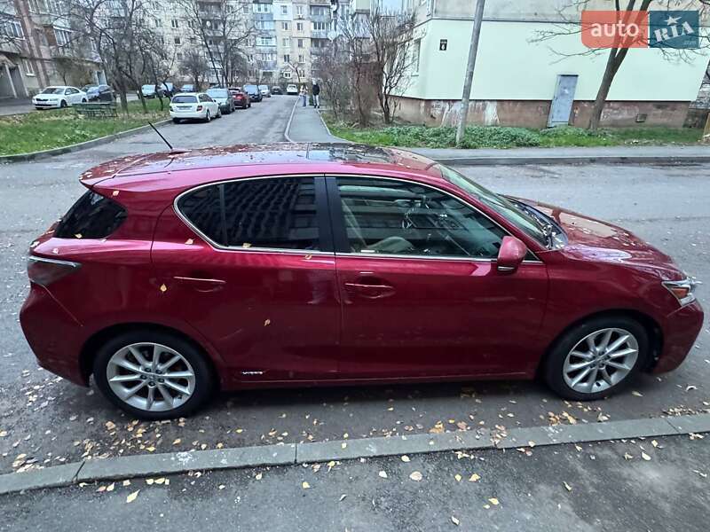 Хэтчбек Lexus CT 2012 в Мукачево