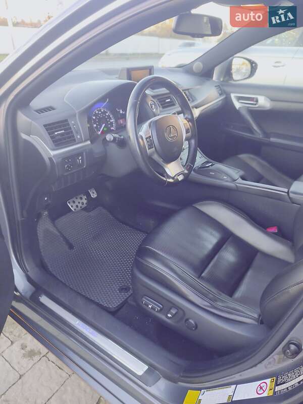 Хэтчбек Lexus CT 2012 в Ивано-Франковске