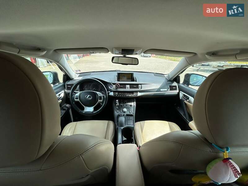 Хэтчбек Lexus CT 2011 в Ивано-Франковске