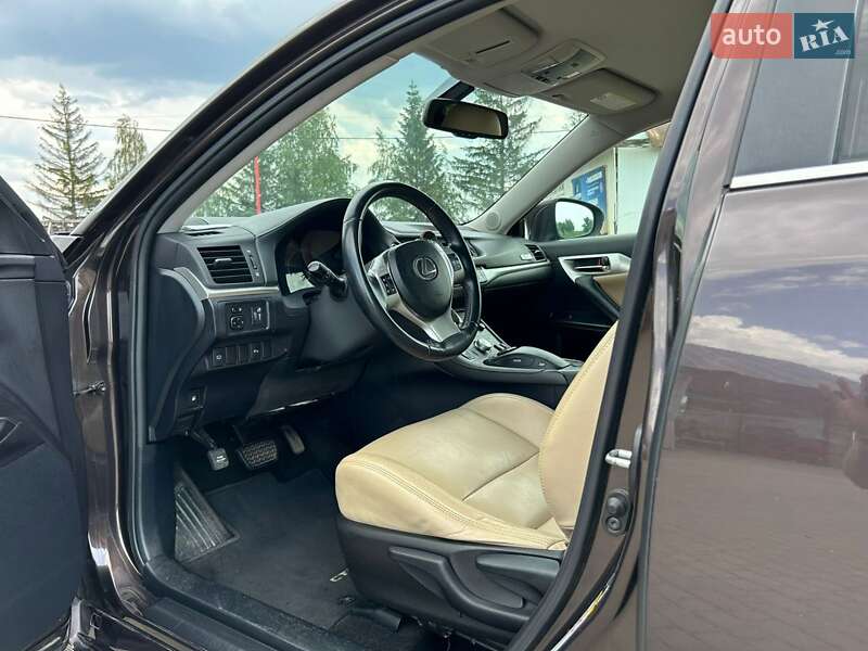 Хэтчбек Lexus CT 2011 в Ивано-Франковске