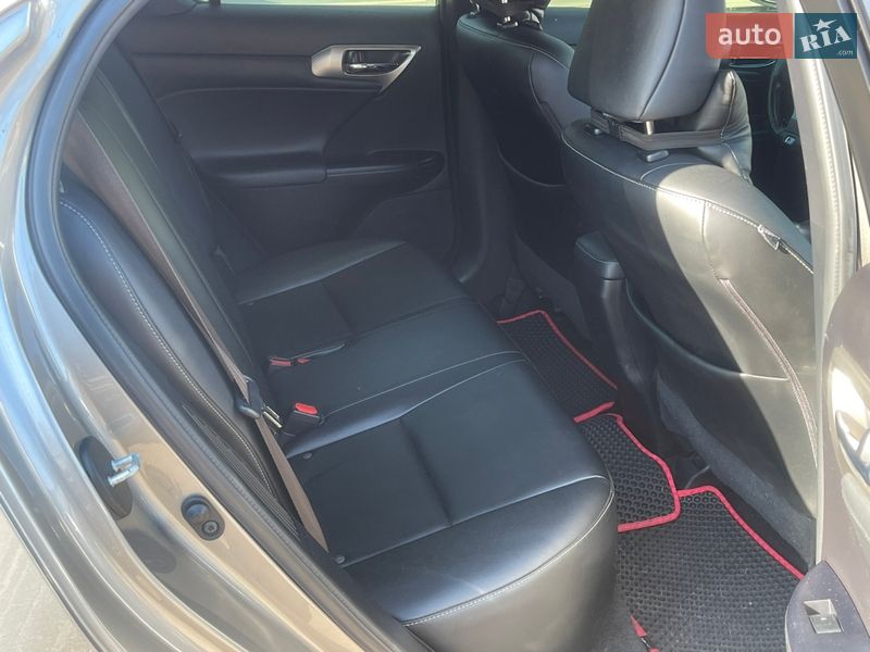 Хэтчбек Lexus CT 2017 в Киеве