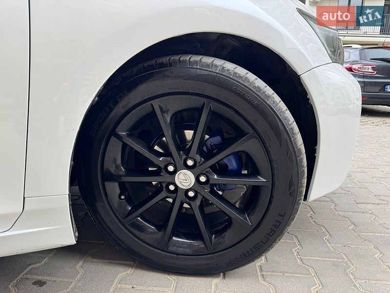 Хэтчбек Lexus CT 2011 в Ивано-Франковске