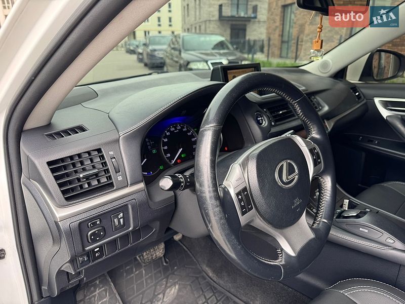 Хэтчбек Lexus CT 2011 в Ивано-Франковске