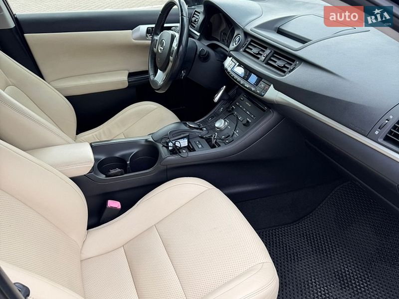 Хэтчбек Lexus CT 2011 в Львове