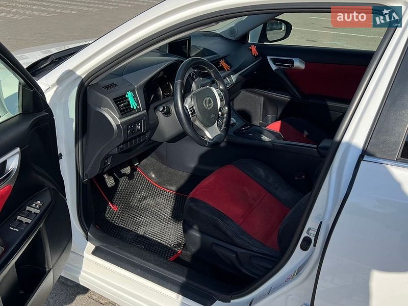 Хетчбек Lexus CT 2011 в Чернівцях