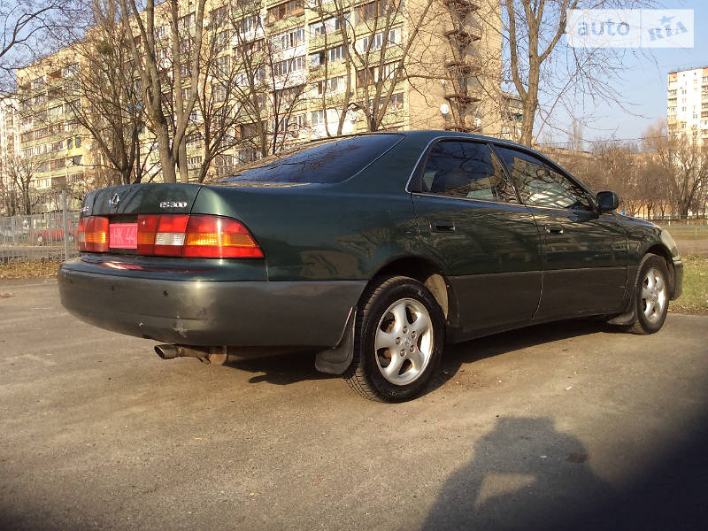 Седан Lexus ES 1998 в Киеве