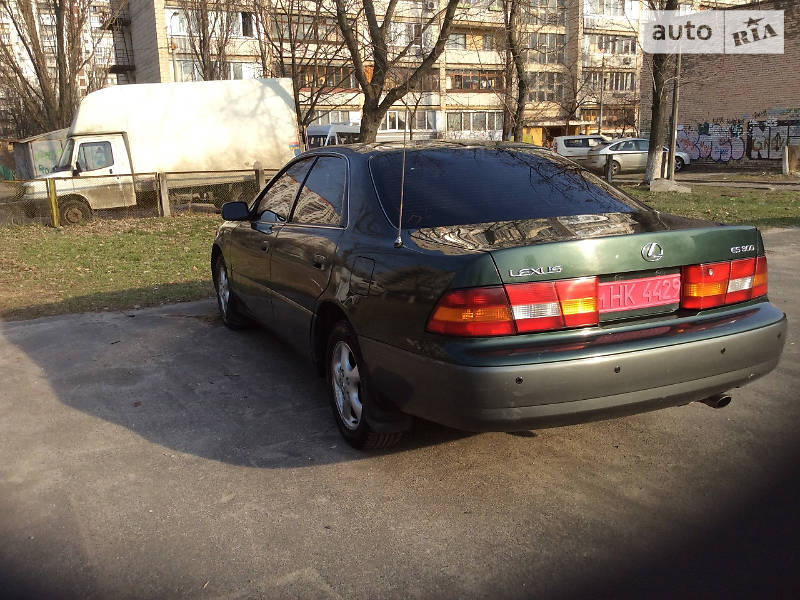 Седан Lexus ES 1998 в Киеве